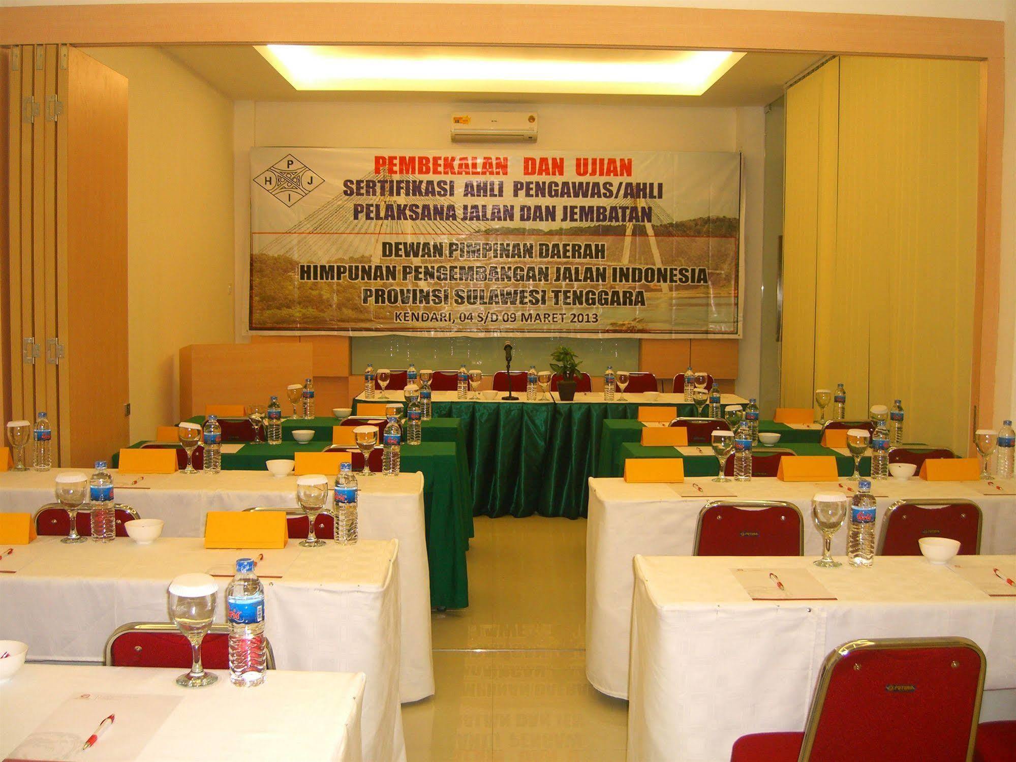 Dragon Inn Kendari Buitenkant foto